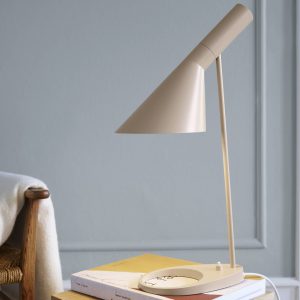Louis Poulsen AJ – designová stolní lampa