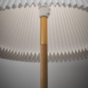 LE KLINT LK80 stojací lampa s papírovým stínidlem